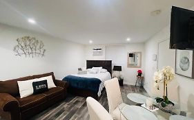 Lovely Sherman Oaks Studio