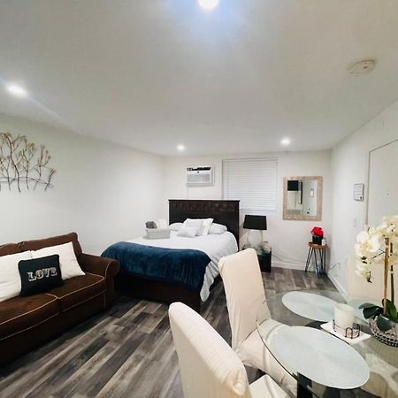 Lovely Sherman Oaks Studio Los Angeles Exterior photo
