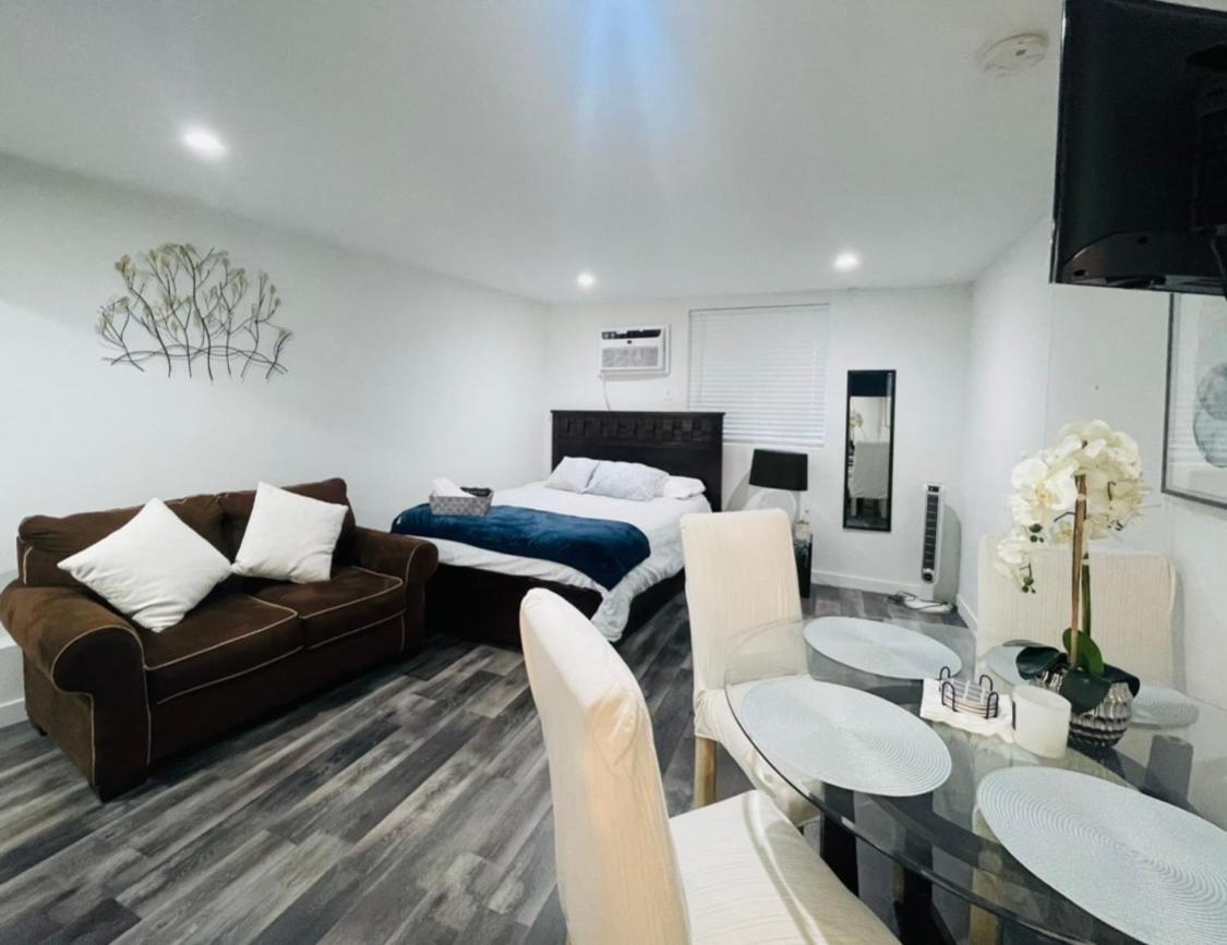 Lovely Sherman Oaks Studio Los Angeles Exterior photo